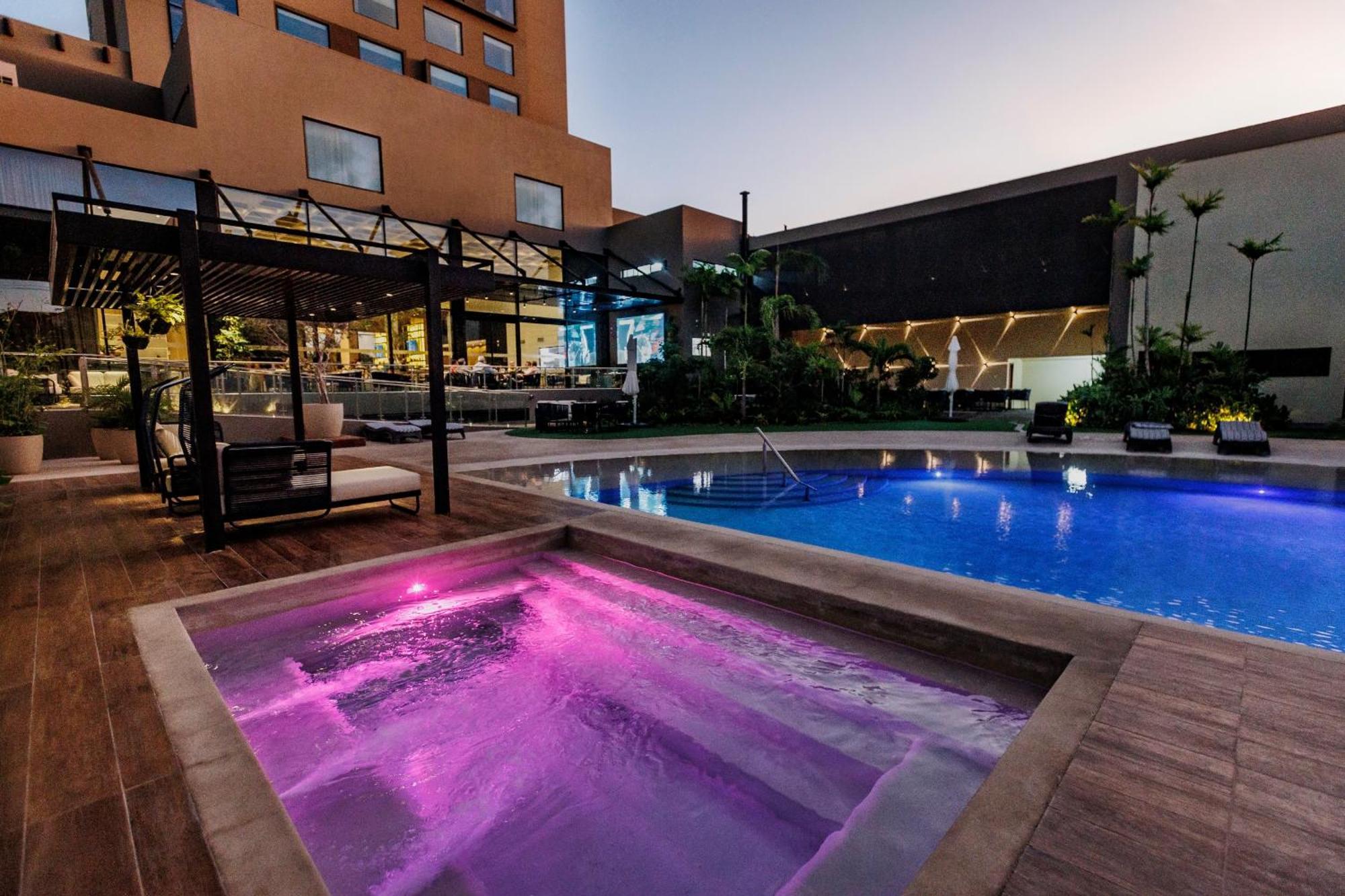 Novotel 산타 크루즈 드 라 시에라 외부 사진